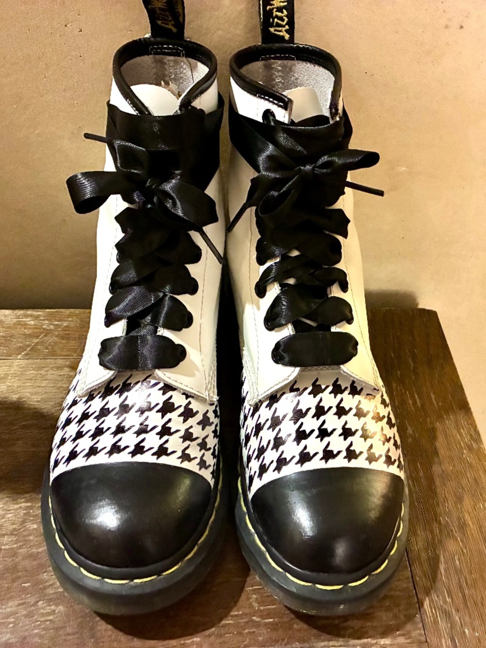 PUNK ROCK GIRL: Rare Custom Docs 🖤🤍🖤🤍🖤🤍🖤🤍 - Picture 1 of 5